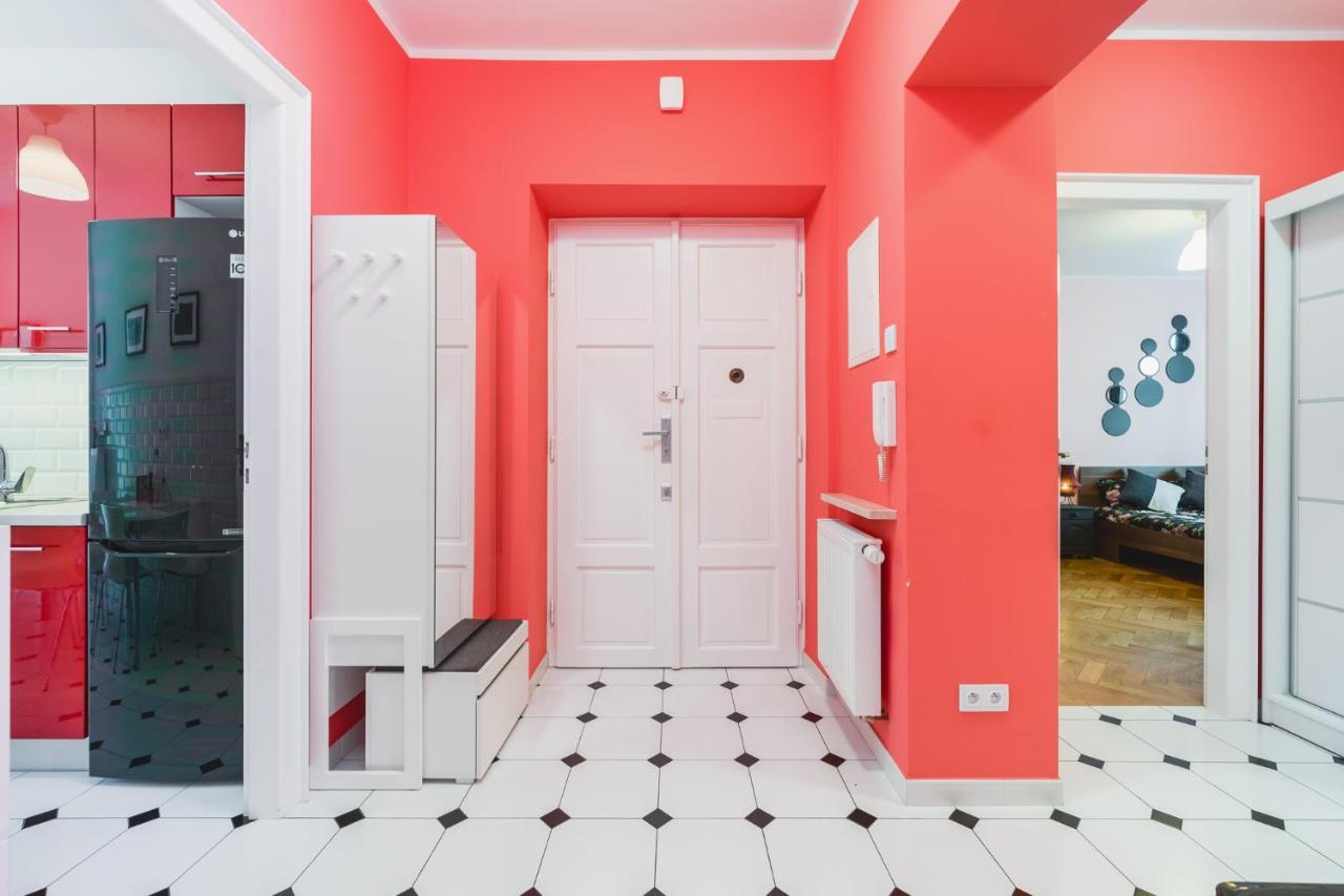 Modern Urban Escape - Old Town Apartment - By Upstairs Krakow Bagian luar foto