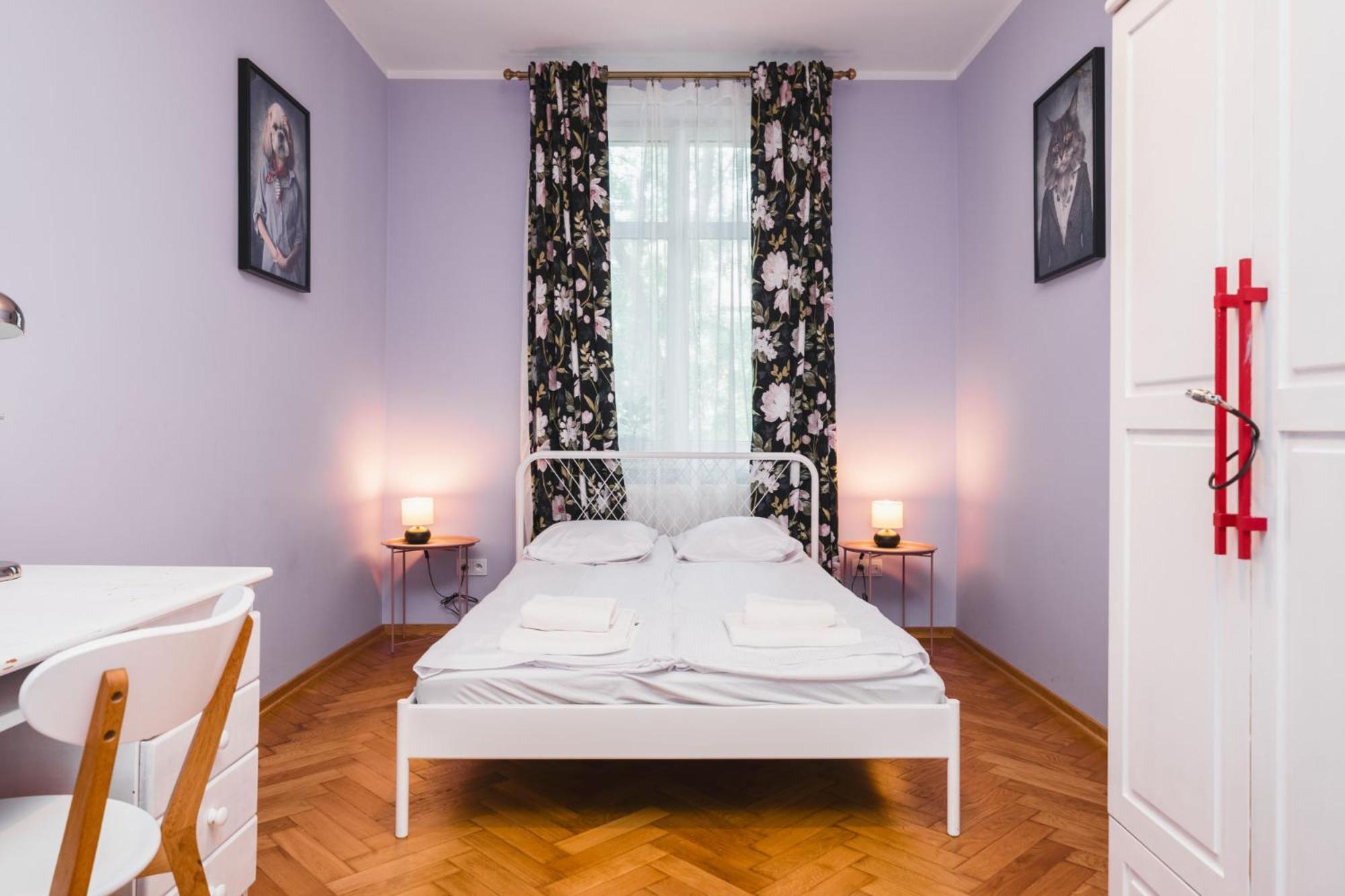 Modern Urban Escape - Old Town Apartment - By Upstairs Krakow Bagian luar foto