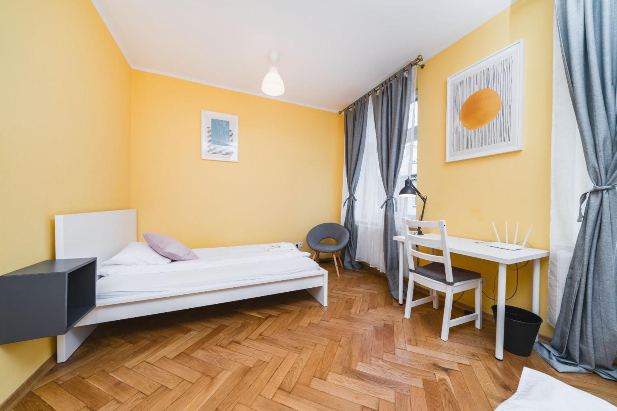 Modern Urban Escape - Old Town Apartment - By Upstairs Krakow Bagian luar foto